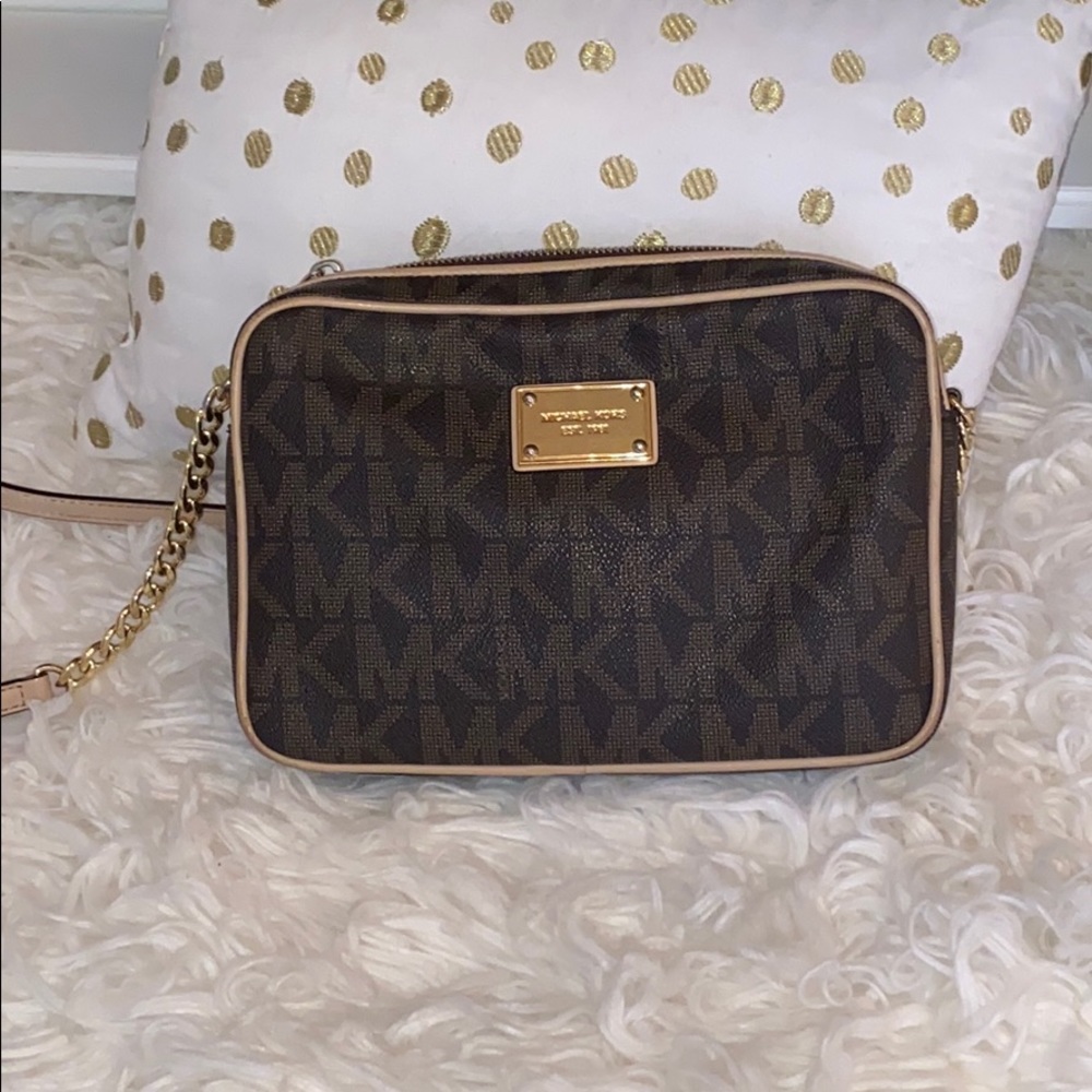 Micheal Kors Cross Body Purse